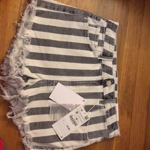 NEVER WORN STRIPED SHORTS